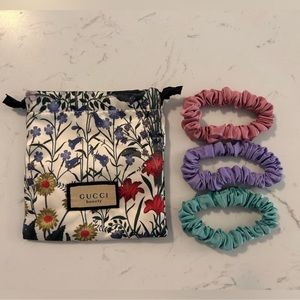 Gucci beauty pouch & hair scrunchies set